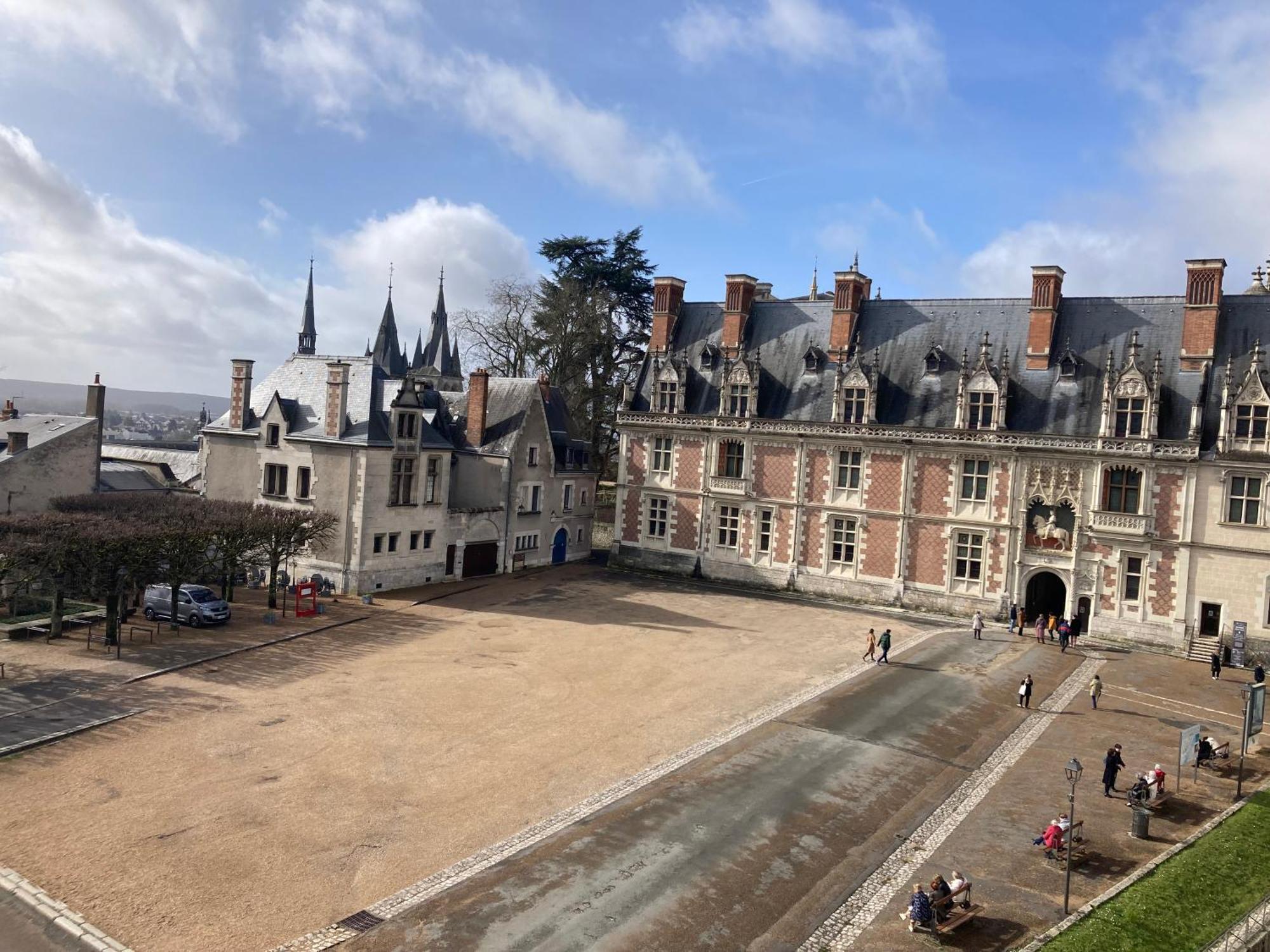 Apartment Un Sejour Royal Au Calme Blois